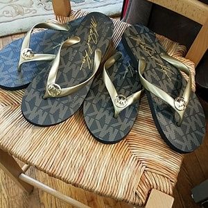 NWT Michael Kors Eva sole flip flop sandals